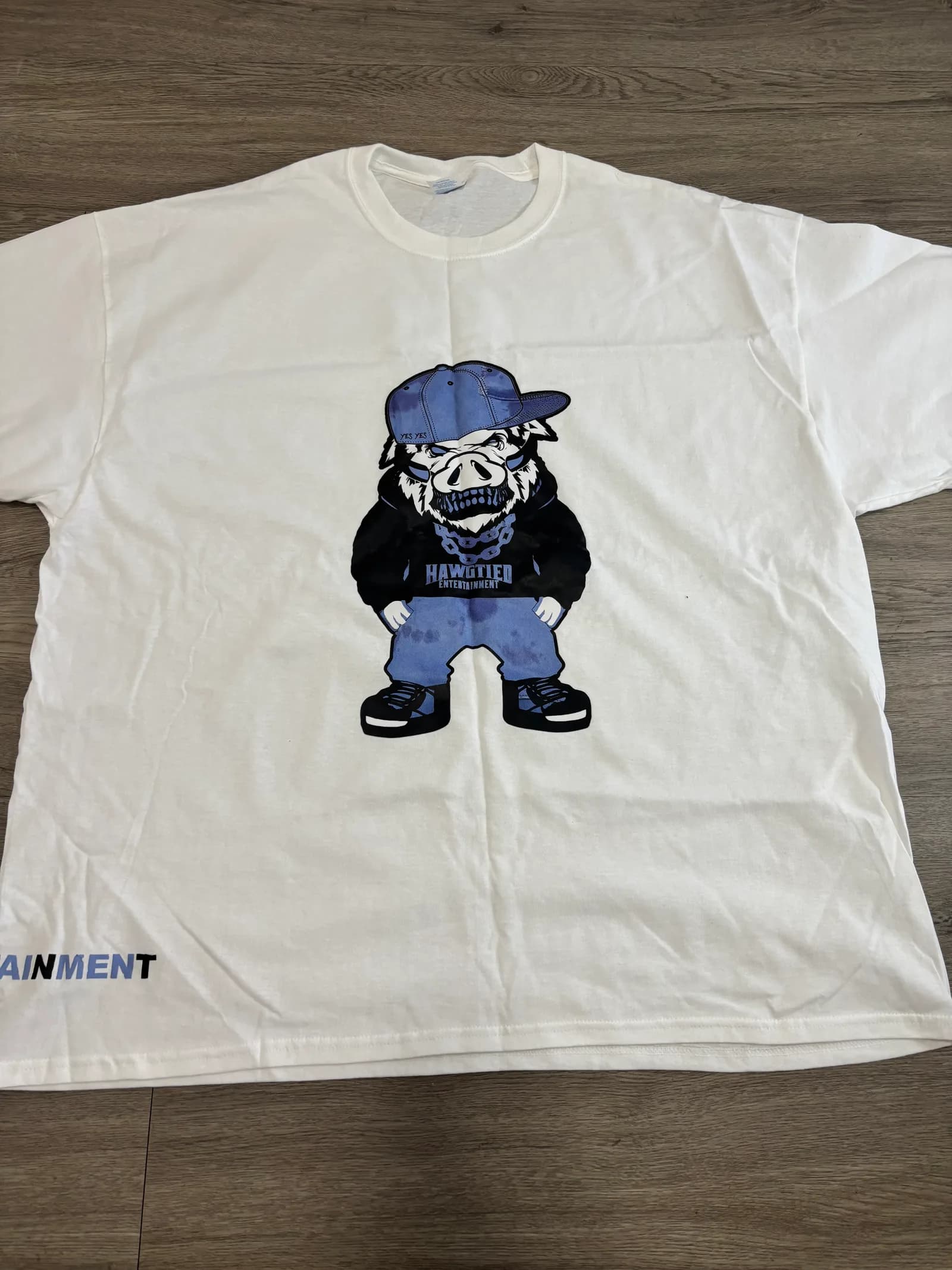 Tee + hat detail